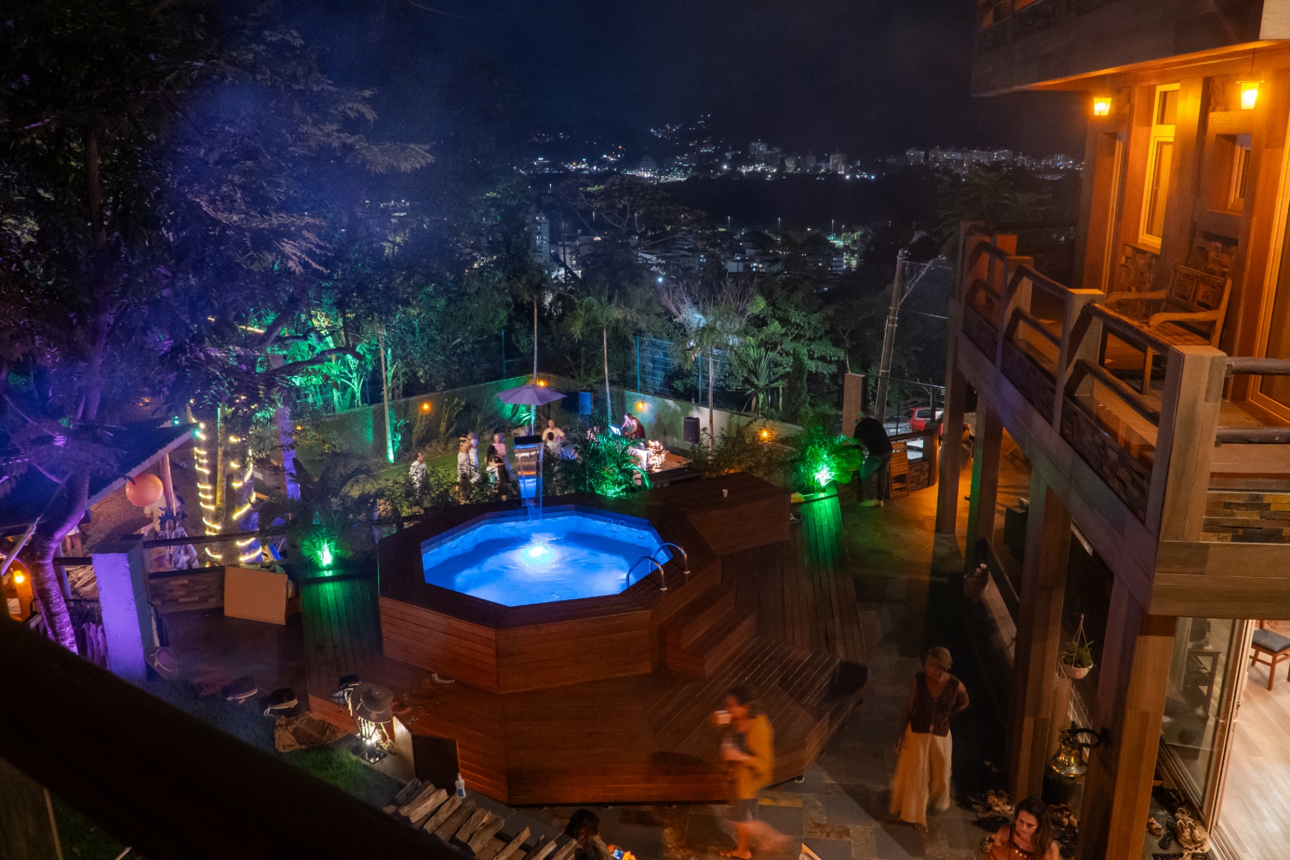 Jacuzzi & Deck